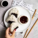 اونیگیری یا کوفته برنجی ژاپنی