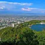 چشم انداز دریاچه لاک پشت گرجستان