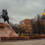تندیس سوارکار برنزی