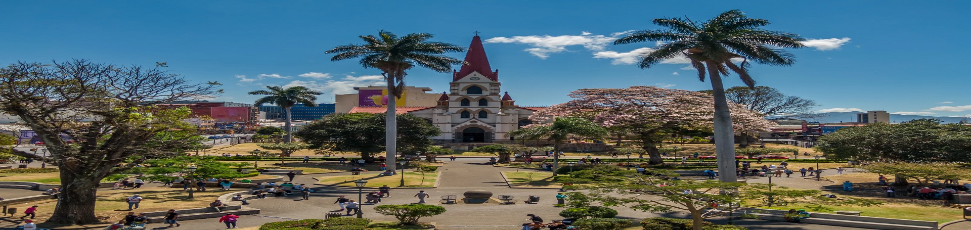 اقامت در مرکز شهر یا نزدیک ساحل